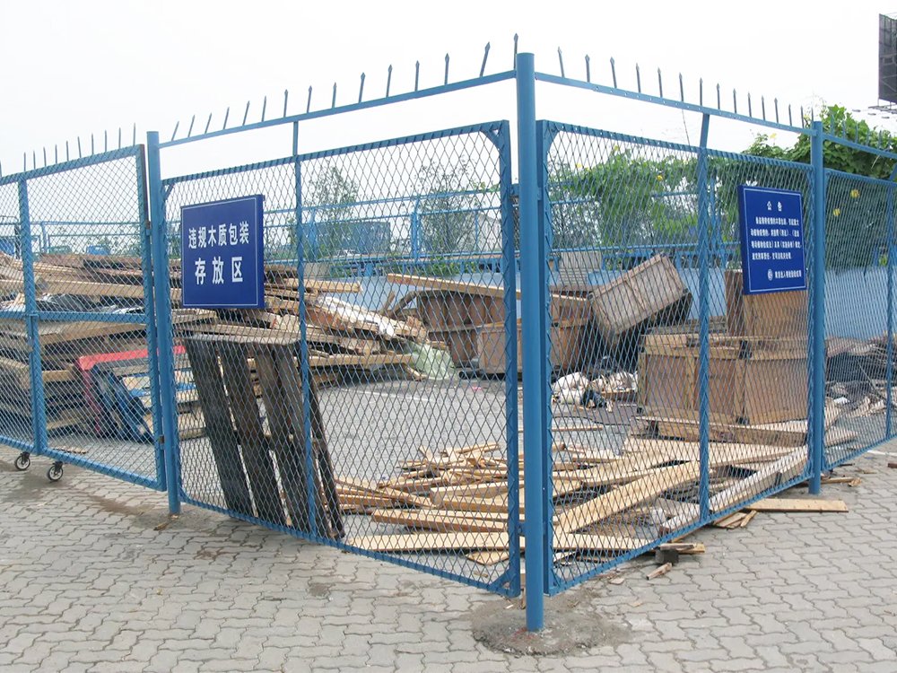 鋼板網(wǎng)護(hù)欄 鋼板網(wǎng)護(hù)欄